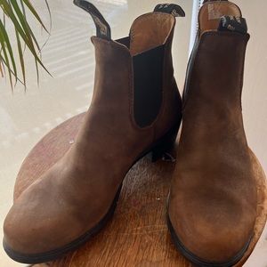 Blundstone 1671, 1673 heeled women’s boot antique brown leather 10